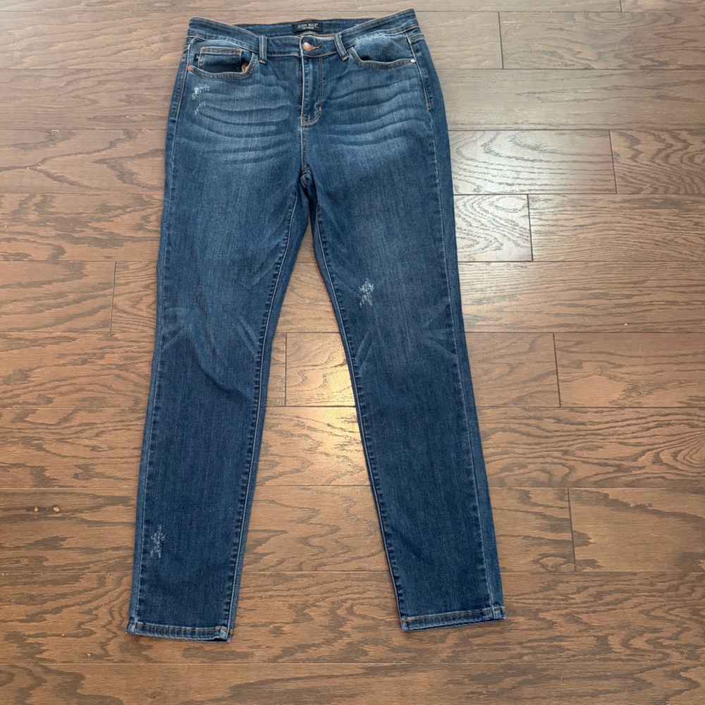 Judy Blue Everyday Essential Relaxed Fit Jeans Dark Wash Distressed Size 13/31 - Picture 2 of 10